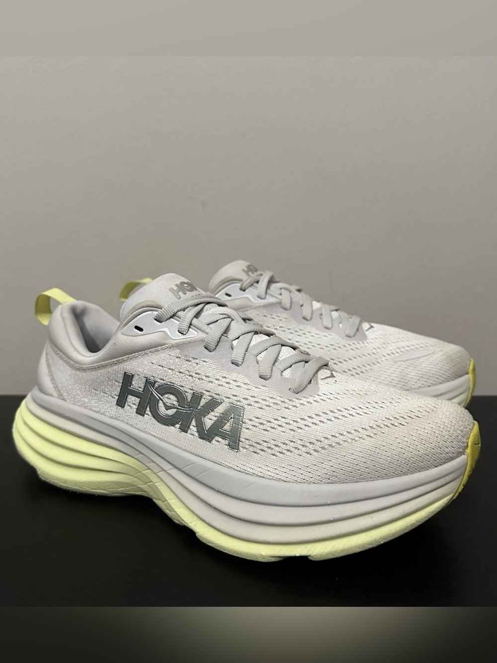 Hoka One One Bondi 8 Womens Size 7 B Running Shoes Nimbus Cloud Luminary Green